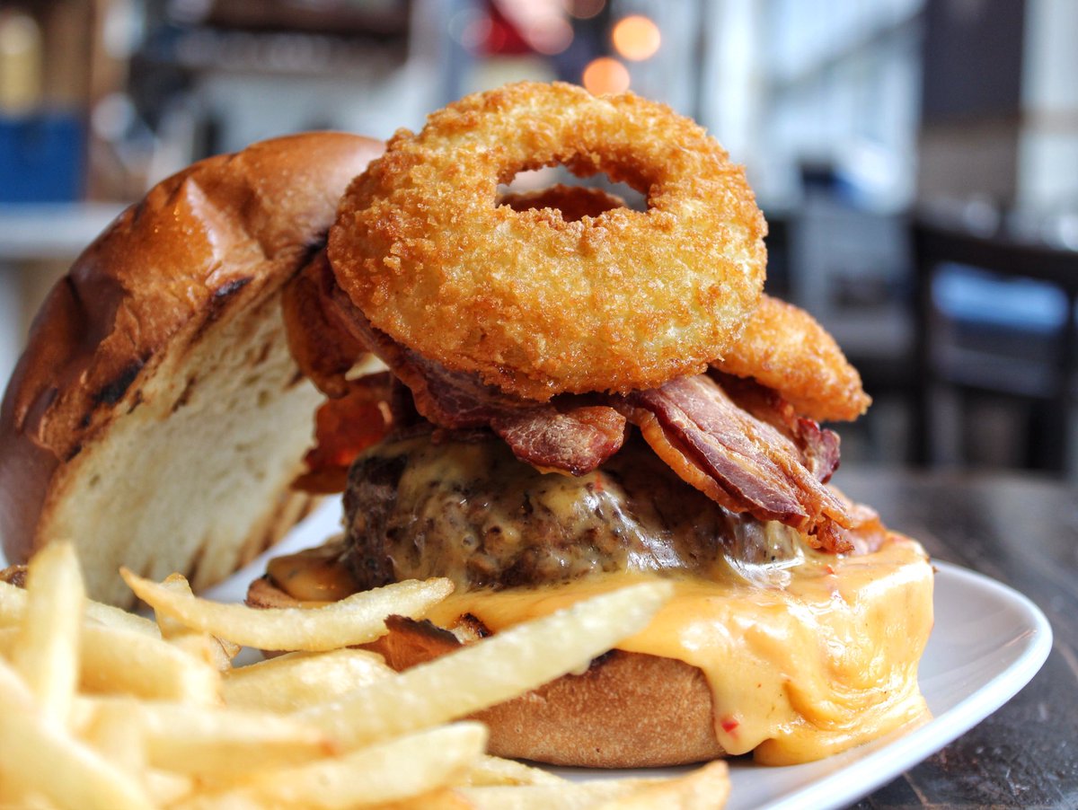 ctbeachhouse's tweet photo. Sink your teeth into the Beach House Burger with Local Grass Fed Beef with House-Smoked Bacon, Pimento Cheese and Fried Vidalia Onions on a Brioche Bun! https://t.co/NdCurqcpyA https://t.co/aR9grLGX06