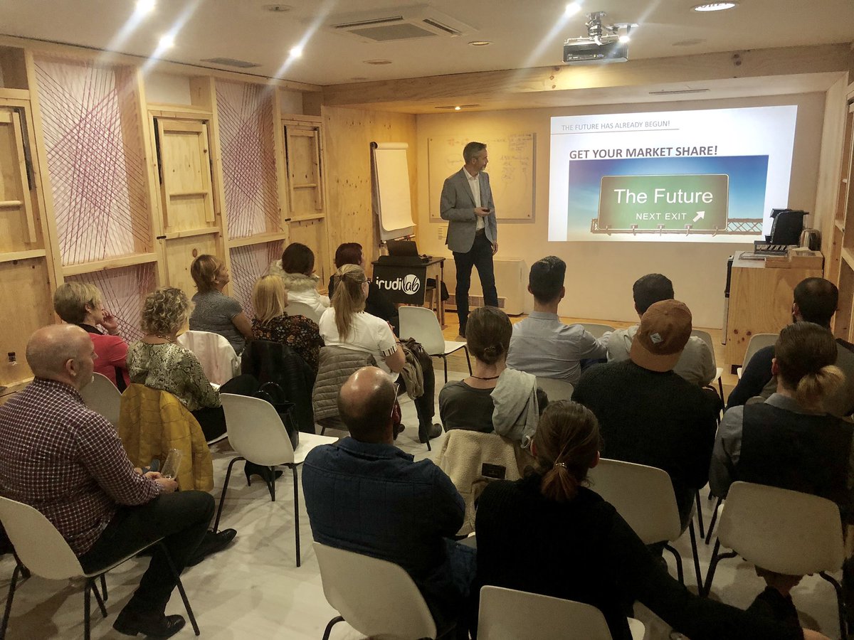 VipCashbackGrp's tweet photo. Un evento estupendo hoy en #Bilbao. Hemos disfrutado del testimonio de 2 empresarias de Colindres que fidelizando a sus clientes y recomendándose una a la otra, sus clientes están más contentos y consumen más, y otros empresarios quieren saber qué están haciendo. ¡Descúbrenos! https://t.co/M3R59lWWVh