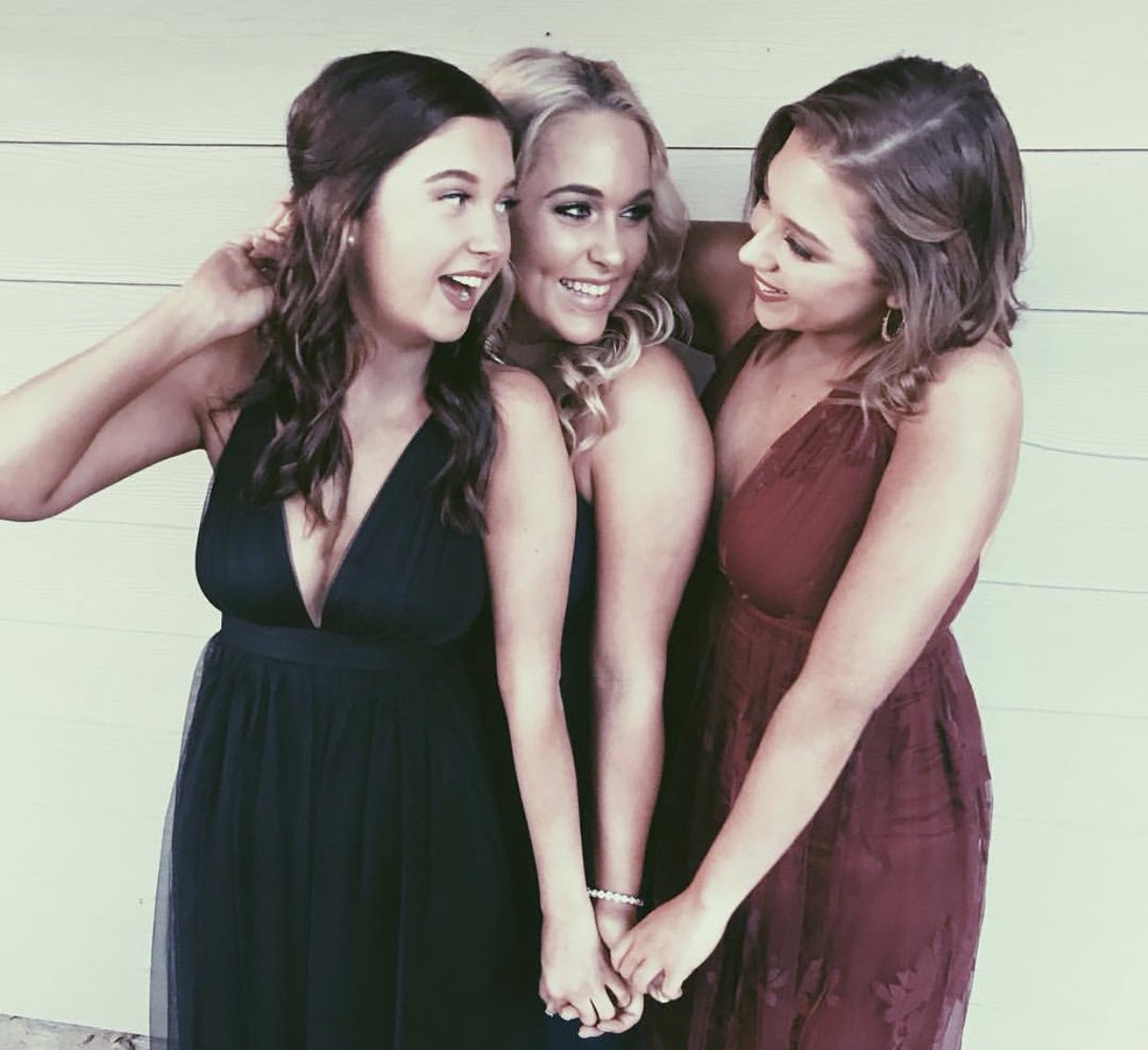alliepope10's tweet photo. Can we relive last night please? #SeniorFormal 🥂❤️ https://t.co/gX8741rcB3