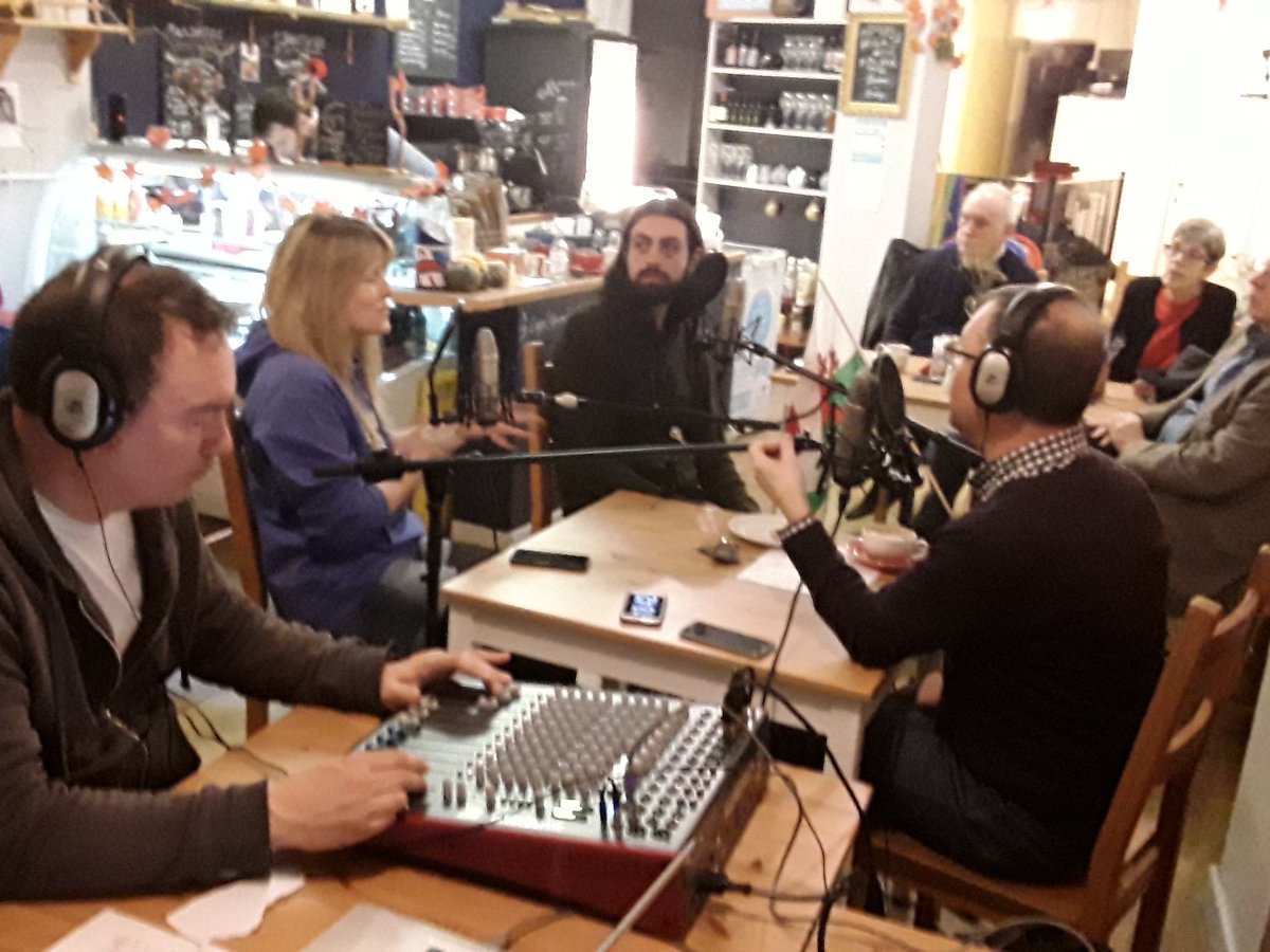 RadioYesCymru's tweet photo. @StandUpForWales at the lovely #caffilolfa #burryport @StAlun @EsylltMair @YesAbertawe https://t.co/85tLA5Hvze