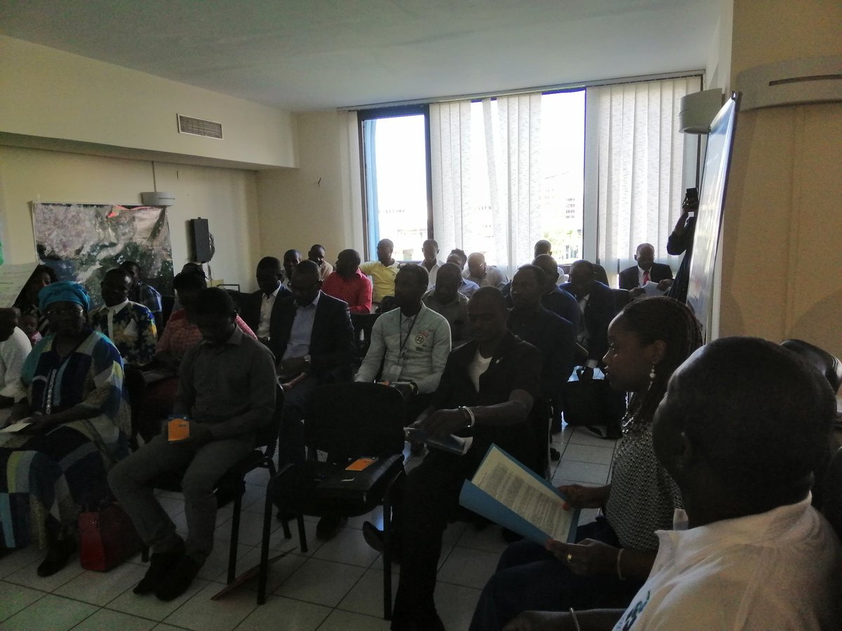 GabonClimat's tweet photo. Le CNC a tenu un atelier co-organisé par le #Roscevac et @PACJA1 sur renforcement des capacités des OSC oeuvrant pour l'environnement et la gouvernance climatique. Partage d'information sur les projets climatiques du #Gabon et les opportunités de collaboration. https://t.co/kkZbTD9aRs