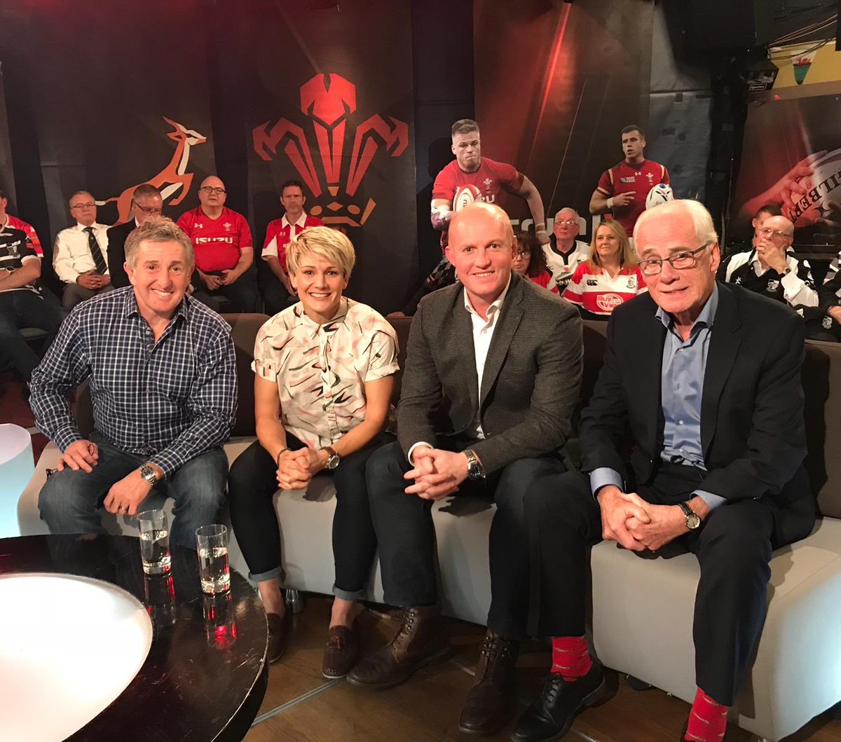 Really enjoyed my first <a href="/BBCScrumV/">BBC ScrumV</a>  experiance! Thank you <a href="/rossharries1/">Ross Harries</a> <a href="/Sarraelgan/">Sarra Elgan Easterby</a> <a href="/JiffyRugby/">Jonathan Davies CBE</a> @martynewilliams <a href="/JackoRugby/">Peter Jackson</a> for making me feel so welcome 👍 #AutumnInternationals