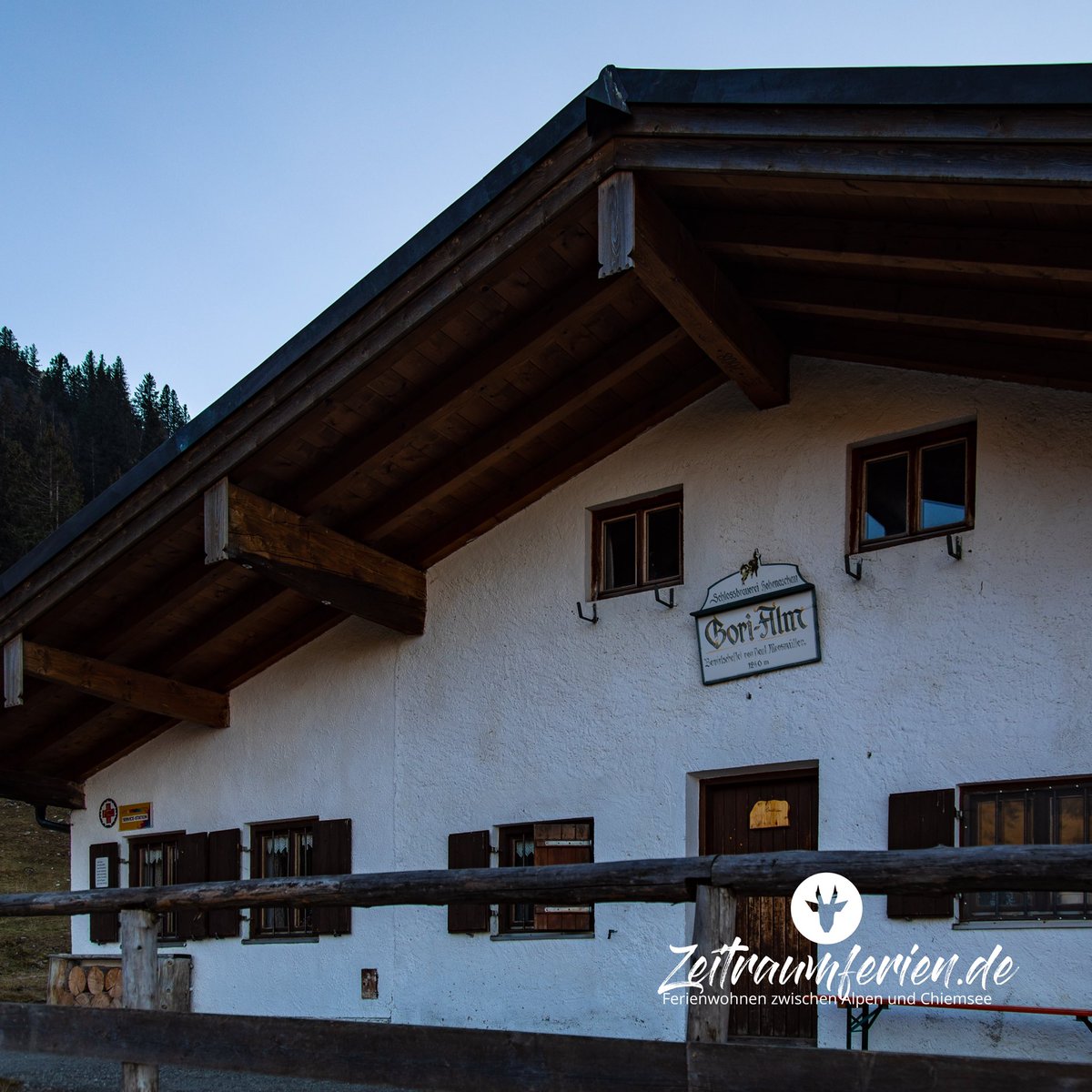 Selbst im November kann man direkt von <a href="/zeitraumferien/">zeitraumferien ferienwohnungen</a> die schönsten Wanderungen direkt in die Berge starten. Hier ein paar Bilder von der Kampenwand, unser Hausberg direkt vor der Türe 🐏 #chiemsee #zeitraumferien #ilovechiemsee #urlaubamchiemsee #urlaubsarchitektur #kampenwand