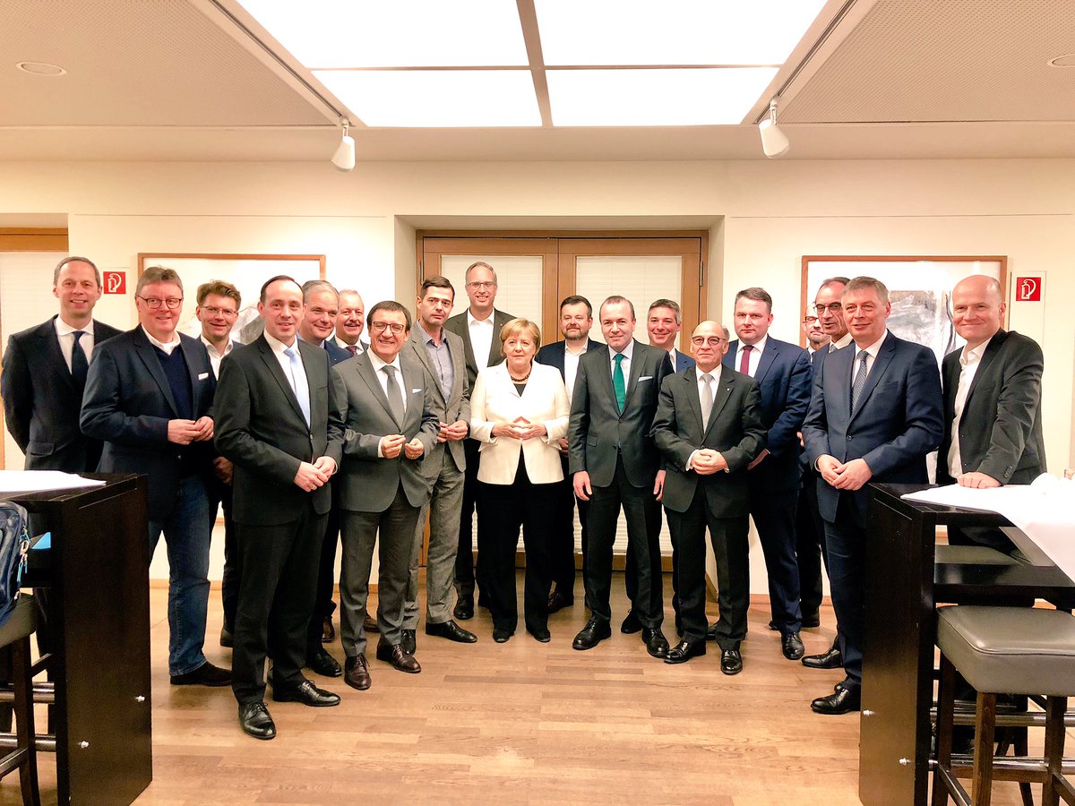 MikeMohring's tweet photo. Große Gemeinsamkeit und ganz wichtiger Austausch und notwendiger Diskurs in diesen Zeiten bei der 18er-cducsufvk mit #Bundeskanzlerin Angela #Merkel und #euw18-Spitzenkandidat @ManfredWeber. @EVP_DE @cducsubt @cdu_fraktion_th https://t.co/dym4kqOIvQ