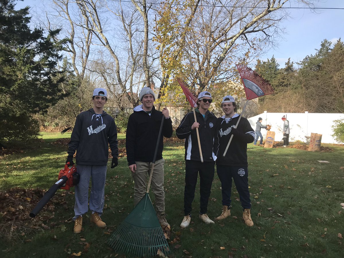 MHSHockey1's tweet photo. Thank you to all the players and parent volunteers who helped rake over a dozen yards for senior citizens throughout our community today. #ramsgivingback @GORAMSathletics @MHSPPAL https://t.co/DcZqJDvKBA