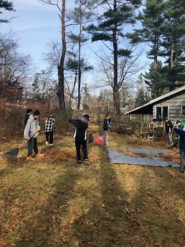 MHSHockey1's tweet photo. Thank you to all the players and parent volunteers who helped rake over a dozen yards for senior citizens throughout our community today. #ramsgivingback @GORAMSathletics @MHSPPAL https://t.co/DcZqJDvKBA