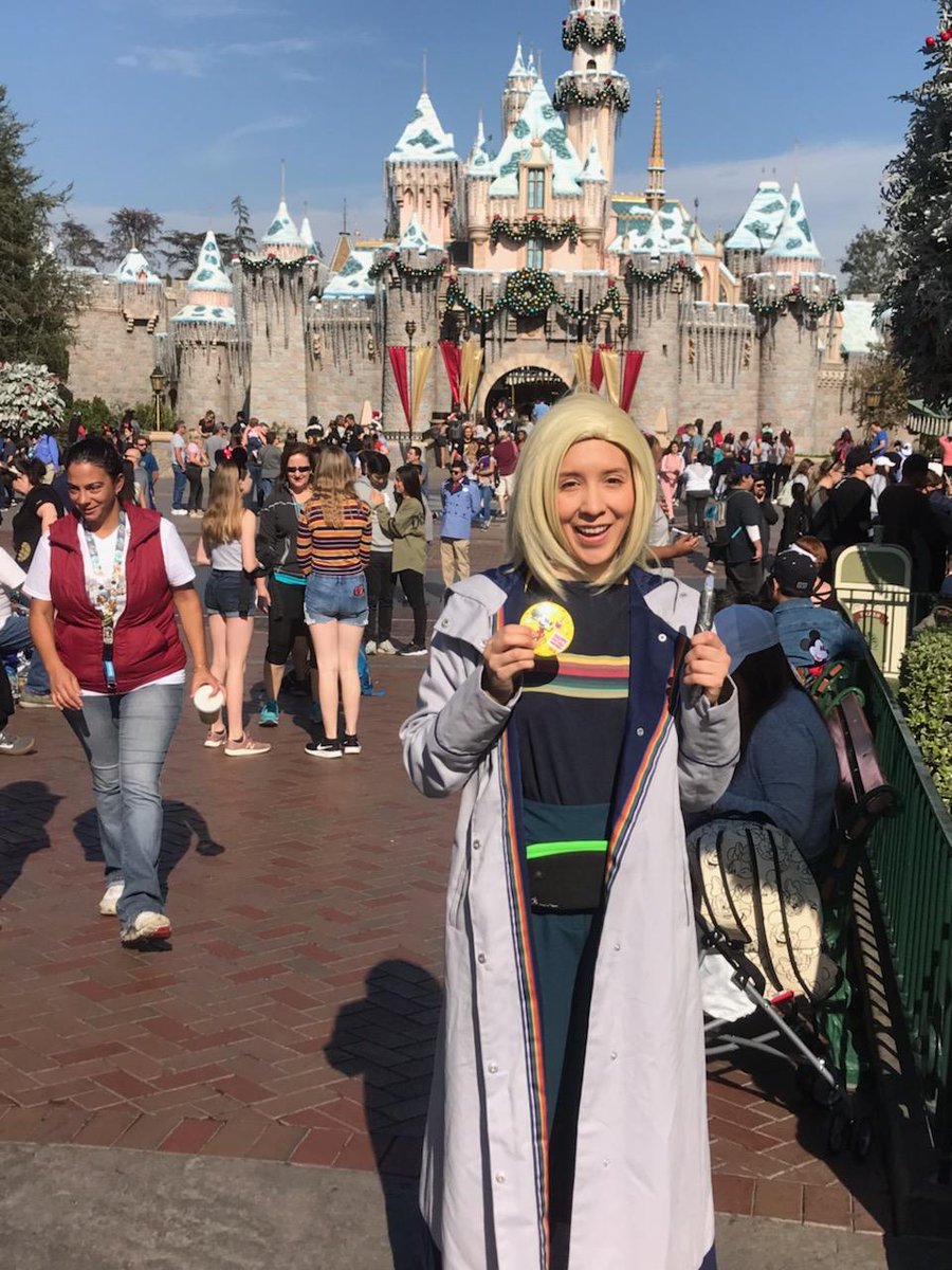 gb_reviews's tweet photo. The Doctor just had to stop by for Mickey's 90th Birthday! Happy Birthday, Mickey! #Mickey90 #Galliday #DoctorWho #MickeyMouse https://t.co/oyTDpAiiGI