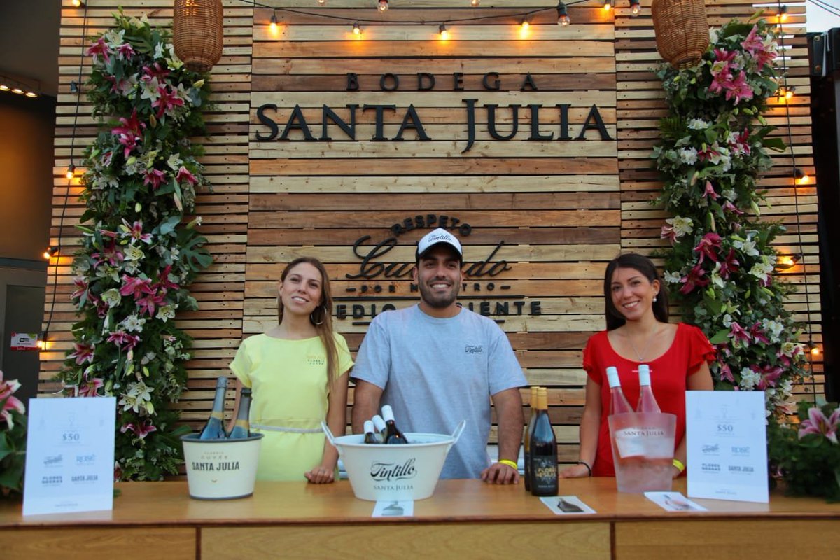 SantaJuliaARG's tweet photo. ¿Quieren saber cómo estuvo el primer día de #ConBoca?
Sigan este hilo 👇 que les vamos a contar que estuvimos compartiendo con todos los que nos visitaron en nuestro #EspacioSantaJulia

#BodegaSantaJulia https://t.co/khkzhC6ShD