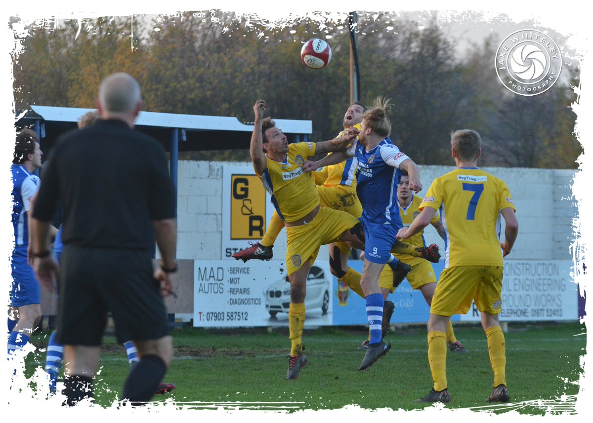 SpaldingUnited's tweet photo. Balletic poise during @PonteCollsFC v #Tulips (#NPLEvoStikEast, 17/11/18)... @bendavison567 @spaff86 @liammarshall17 #ScottFloyd https://t.co/DOpMXNYOCd