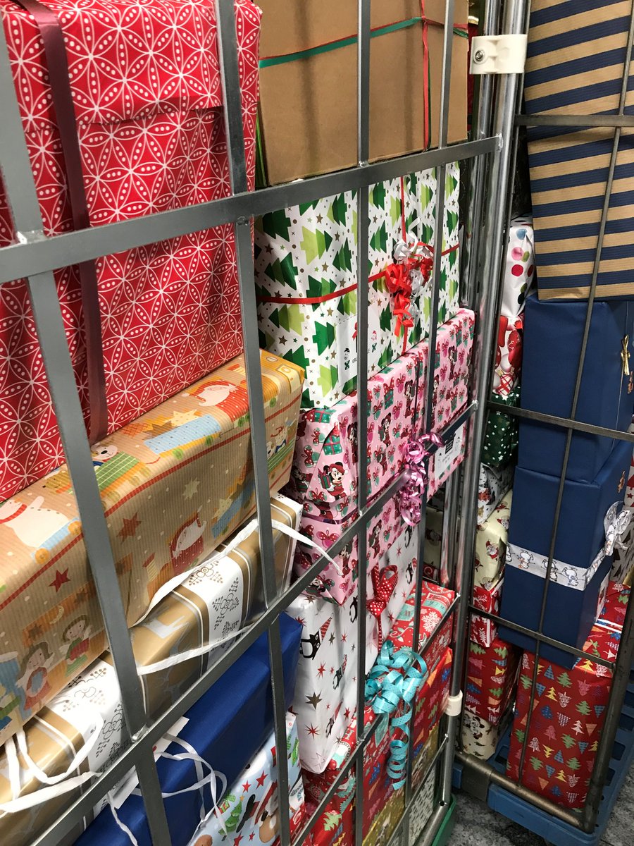 Jede Menge Päckchen für den Weihnachtspäckchenkonvoi 2018!
218 Päckchen ist das Ziel (und das sind nur die des Round Table Tuttlingen)!
Ihr wollt mehr darüber wissen? Folgend der Link zum Video und weiteren Informationen.
weihnachtspaeckchenkonvoi.de/das-video/