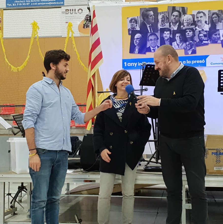 JordiMonros's tweet photo. A la #Diadagroga del @PDCComarquesBCN no hem oblidat als nostres presos i exiliats de la mà de la nostra Consellera @txellborras i del seu fill @AsensioBernat. Se'ns dubte tant @jorditurull com @joseprull haurien d'estar aquí dinant i xerrant amb tots nosaltres en plena llibertat https://t.co/ZZF1pXmy6F