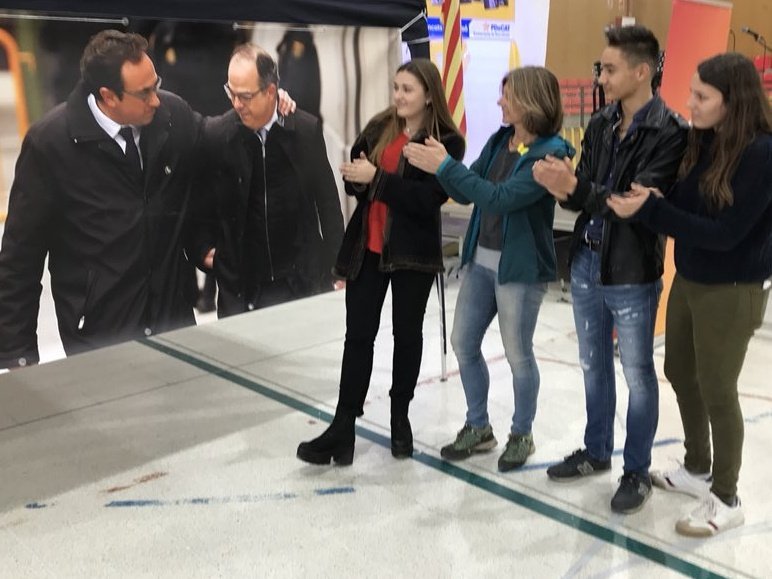 JordiMonros's tweet photo. A la #Diadagroga del @PDCComarquesBCN no hem oblidat als nostres presos i exiliats de la mà de la nostra Consellera @txellborras i del seu fill @AsensioBernat. Se'ns dubte tant @jorditurull com @joseprull haurien d'estar aquí dinant i xerrant amb tots nosaltres en plena llibertat https://t.co/ZZF1pXmy6F