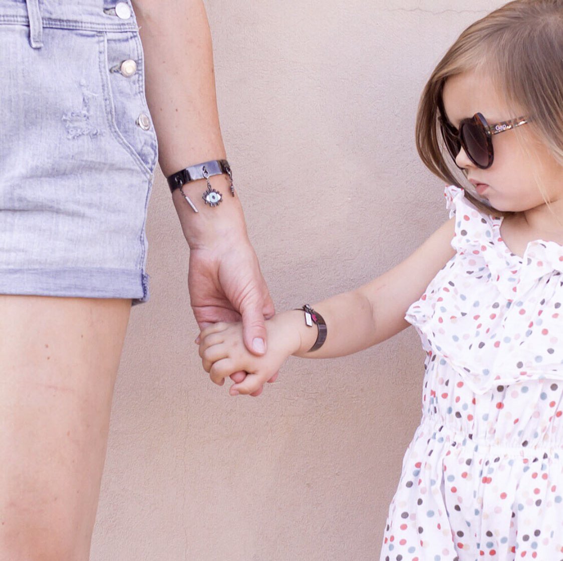 shellybrown's tweet photo. Buy a mommy bracelet &amp; get a matching mini for FREE! We love matching the little ones 💖 Use code "Mommy&amp;Me" thru 11/21 at https://t.co/zwHOsRXyBC https://t.co/m0112xjwW2