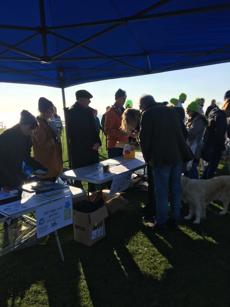 plasticfreefx's tweet photo. Fabulous to see so many people turn up for the first litter free #Felixstowe #Suffolk event! https://t.co/lpP9xnIrWa