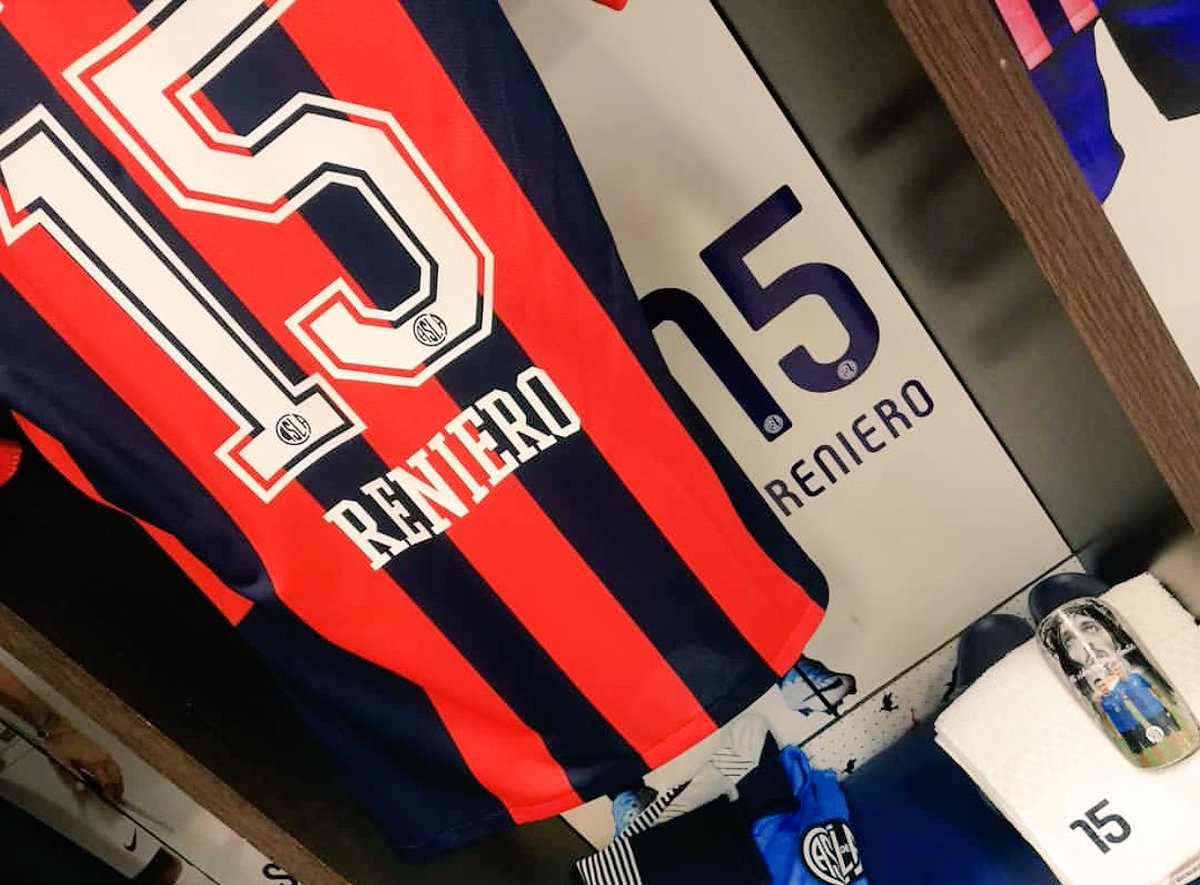 Todo listo el estadio de <a href="/SanLorenzo/">San Lorenzo</a> ! <a href="/nicoreniero9/">Nicolás Reniero</a> y sus canilleras personalizadas para enfrentar hoy a Atl. Tucumán por la @argsaf . Éxitos Nico ⚽️👊🏼