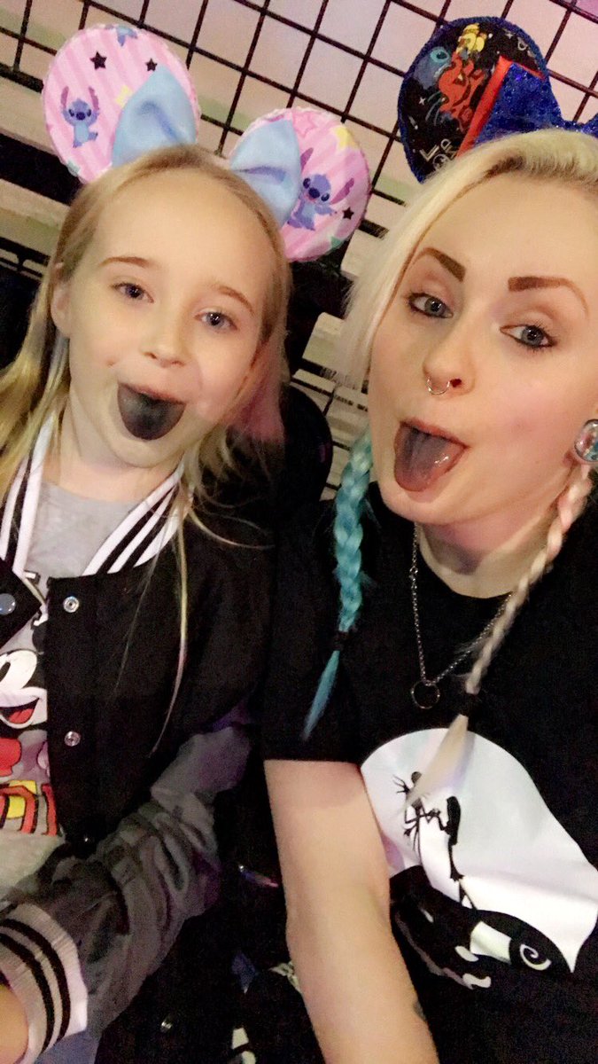 lissytownsendx's tweet photo. Disney On Ice! Happy Belated Birthday Crystal 😘💕 #disney #disneyonice @Disney @DisneyOnIce #birthday #birthdaygirl #BirthdayForMickeyMouse https://t.co/ndB6ykceUC