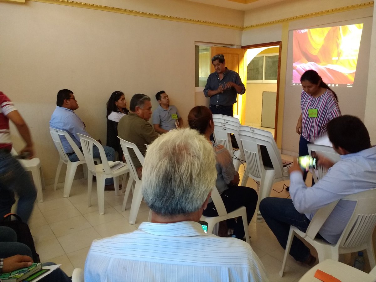 Isa69850753's tweet photo. Taller de capacitación de elaboración de notas y casos de éxito, Región Centro-Montaña, el día 17 de Noviembre del 2018 en Chilpancingo, Gro.
#PROAGROCapacita
#CIMMYT 
#HubPCTO https://t.co/lIhOYJViqW
