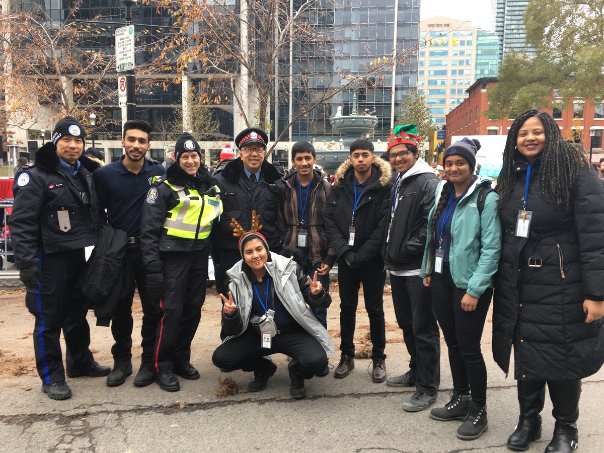 youthinpolicing's tweet photo. ‘Tis the season to be jolly! Come join us at the Santa Clause Parade! @TPSAuxEdison @TorontoPolice @TPSAux51Div https://t.co/mMyuGy2qIz