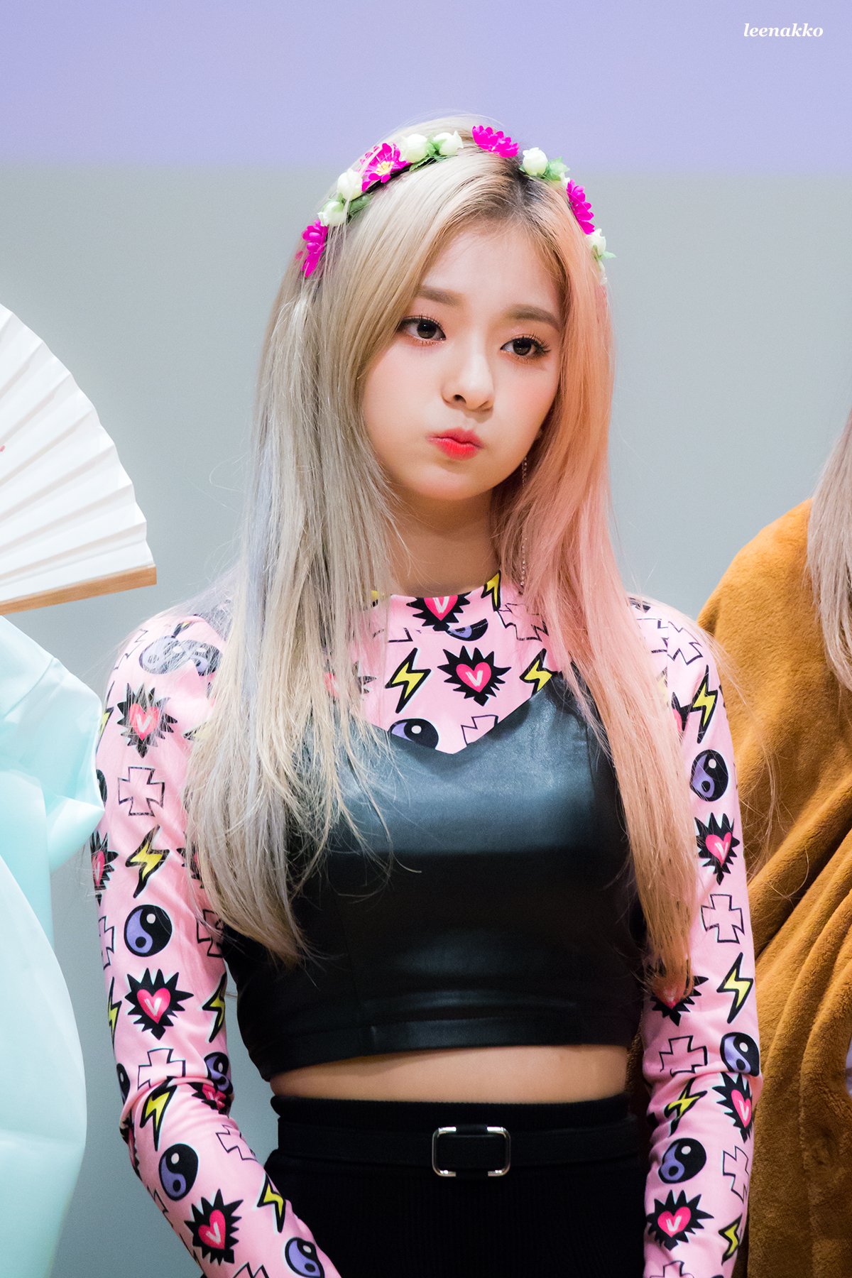 DsTzOEvVYAALYxs.jpg:large