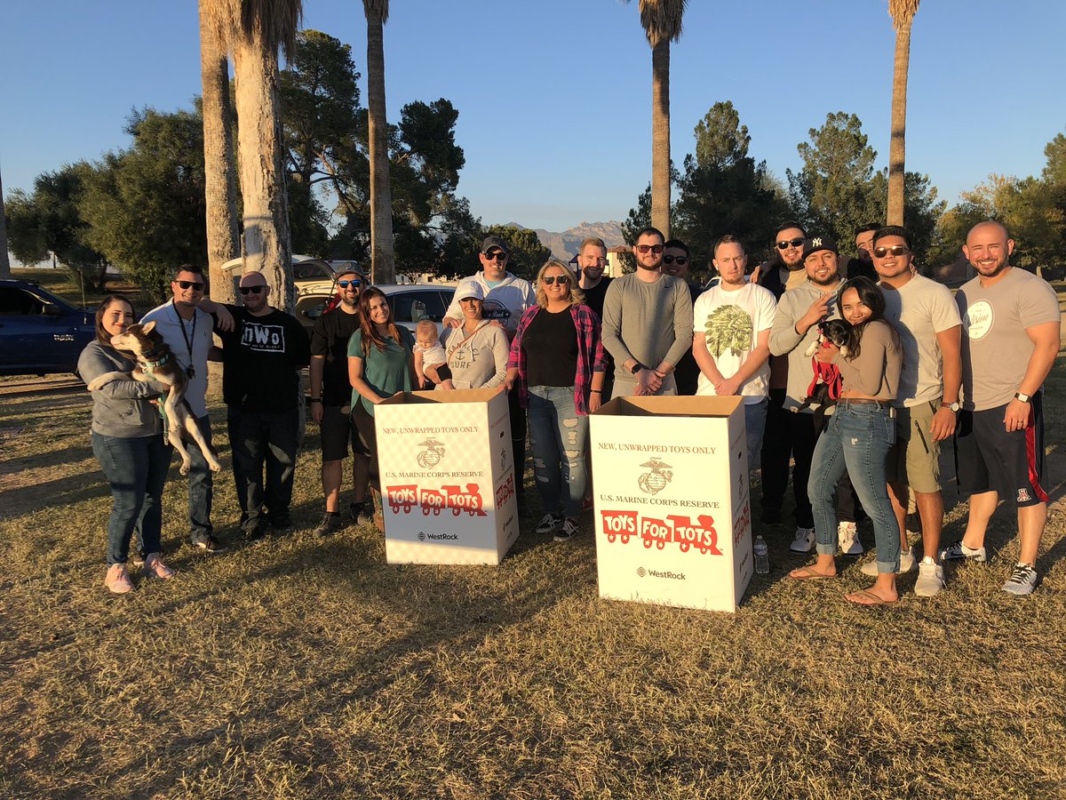 JennyC_TX's tweet image. @MobileOneLLC, @WirelessVision, and @TMobile in #Tucson came together to raise some toys for @ToysforTotsAZ! 🎄🎅🎁 Thank you @Assurantlupe for sponsoring the event! 🙏#Protection360 #Itsforthekids #SWT4TBestYearYet @SamSindha @sdmwrestle