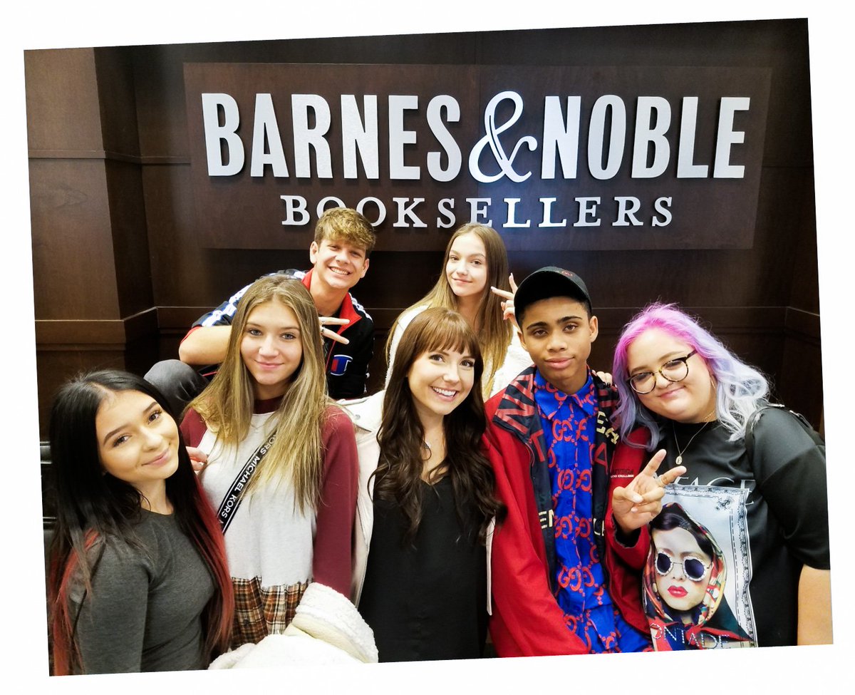 THANK YOU <a href="/MValiando/">Meridith Valiando Rojas</a> <a href="/DanielleCohn555/">Danielle Cohn🖤</a> , Mads Lewis, Jayden B, <a href="/NathanTriska/">NATHAN TRISKA</a> , BRYCE XAVIER, Lauren Godwin and EVERYONE who came out to celebrate "Selfie Made" at Barnes &amp; Noble in <a href="/TheGroveLA/">The Grove LA</a> 
#BNbuzz