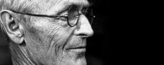 Librosyescritor's tweet photo. "Cuando alguien que de verdad necesita algo, lo encuentra, no es la casualidad quien lo procura, sino él mismo. Su propio deseo y su propia necesidad le conducen a ello".

Hermann Hesse https://t.co/YCU89wzLgk