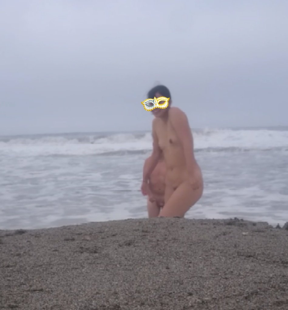 Rowland32580756's tweet photo. Haciendo nudismo en Cerro Azul! Experimentando con nuestra partner teacher (La próxima a Puerto Bonito!) #nudism #exhibitionist #nudismo #mhm #nudeinpublic #minoviaesbi #flashing #solitosmasbonito #perunudista https://t.co/SVHJYY8Wrv