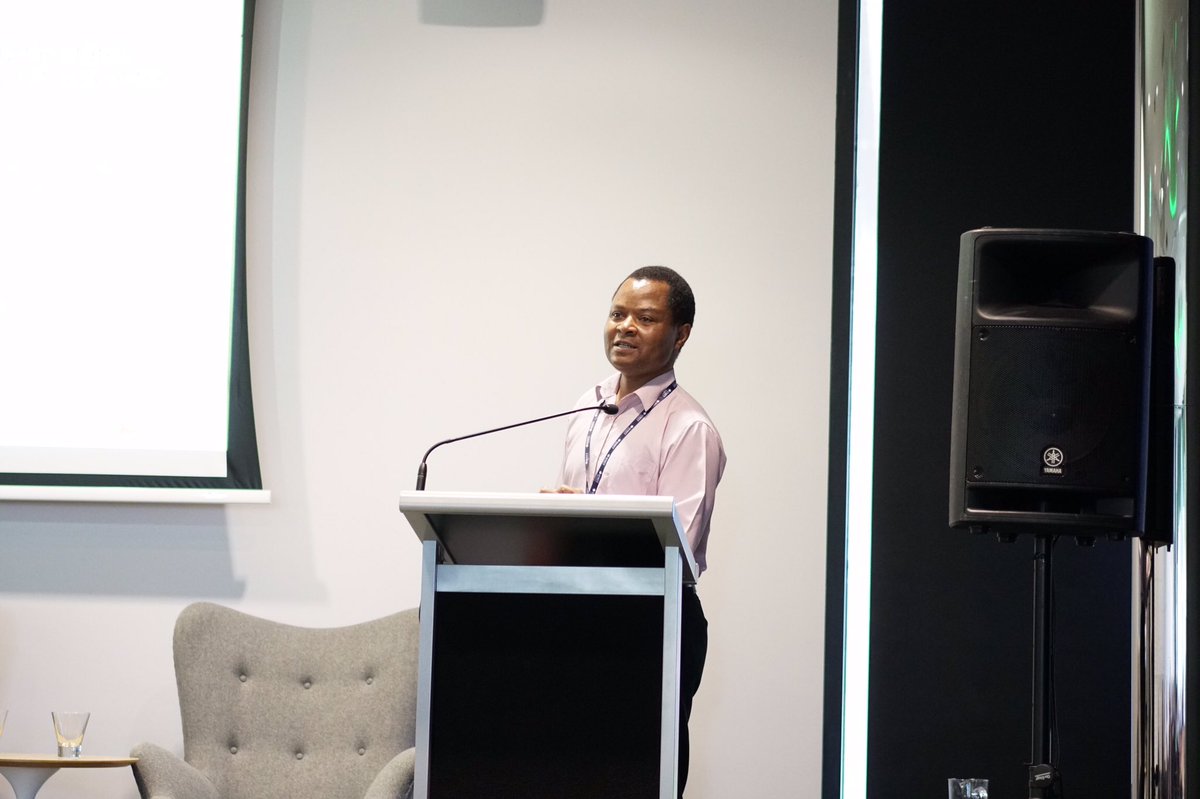 AmandasAudit's tweet photo. @SeedwellT presenting on cognitive load theory in student learning experiences - ⬆️ cognitive load ➡️ hinders learning @UTAS_ #rmitaec https://t.co/cypCol7i0F