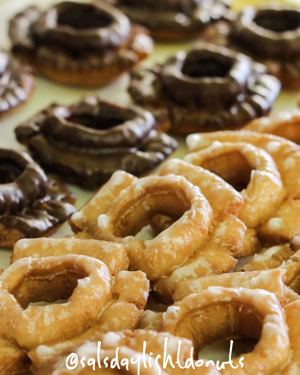 SalsDaylight's tweet image. Winners listed below! 
Crystal Alexander-Dozen Donuts
Veronica Drake Wade- Dozen Donuts
Darrell Williams-Hat
Chandra Harp Hindman-T-Shirt

At our ONLY location: 812 SE Frank Phillips Blvd

#AlwaysBetterAtSALS
#PickUpPrizesAtShop
#TuneInNextWeek
#CityOfBartlesvilleOK