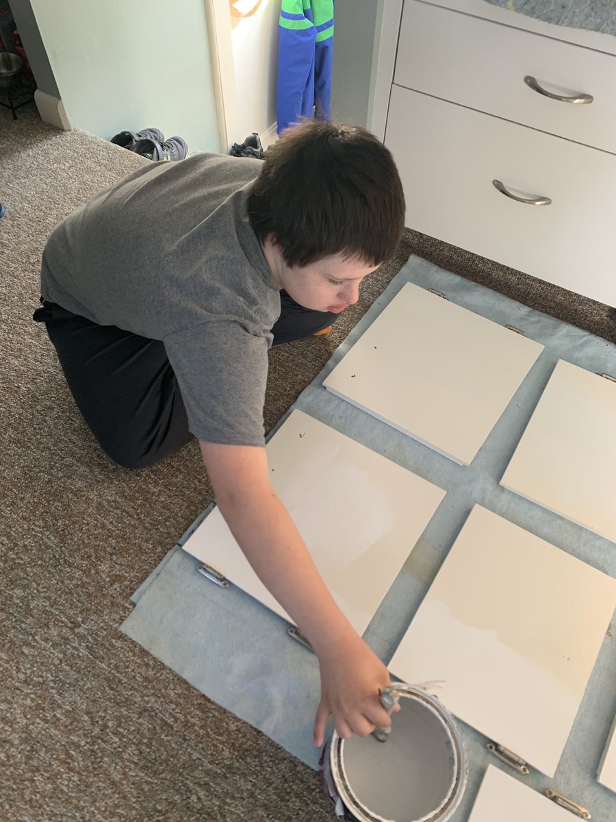 jvbutera's tweet photo. Kitchen cabinets spruced up post countertop replacement. #BestHelp #Ever https://t.co/vwzD1ePJQ5