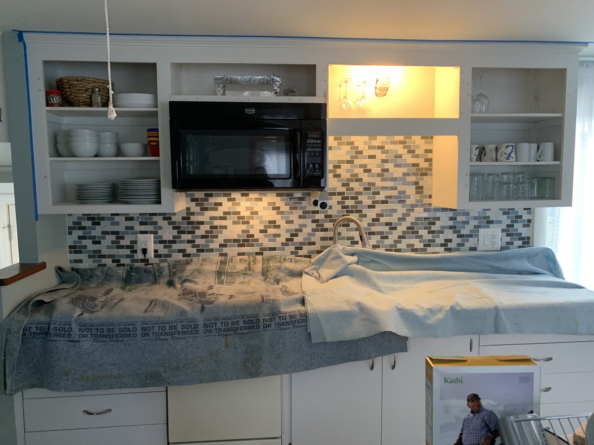 jvbutera's tweet photo. Kitchen cabinets spruced up post countertop replacement. #BestHelp #Ever https://t.co/vwzD1ePJQ5