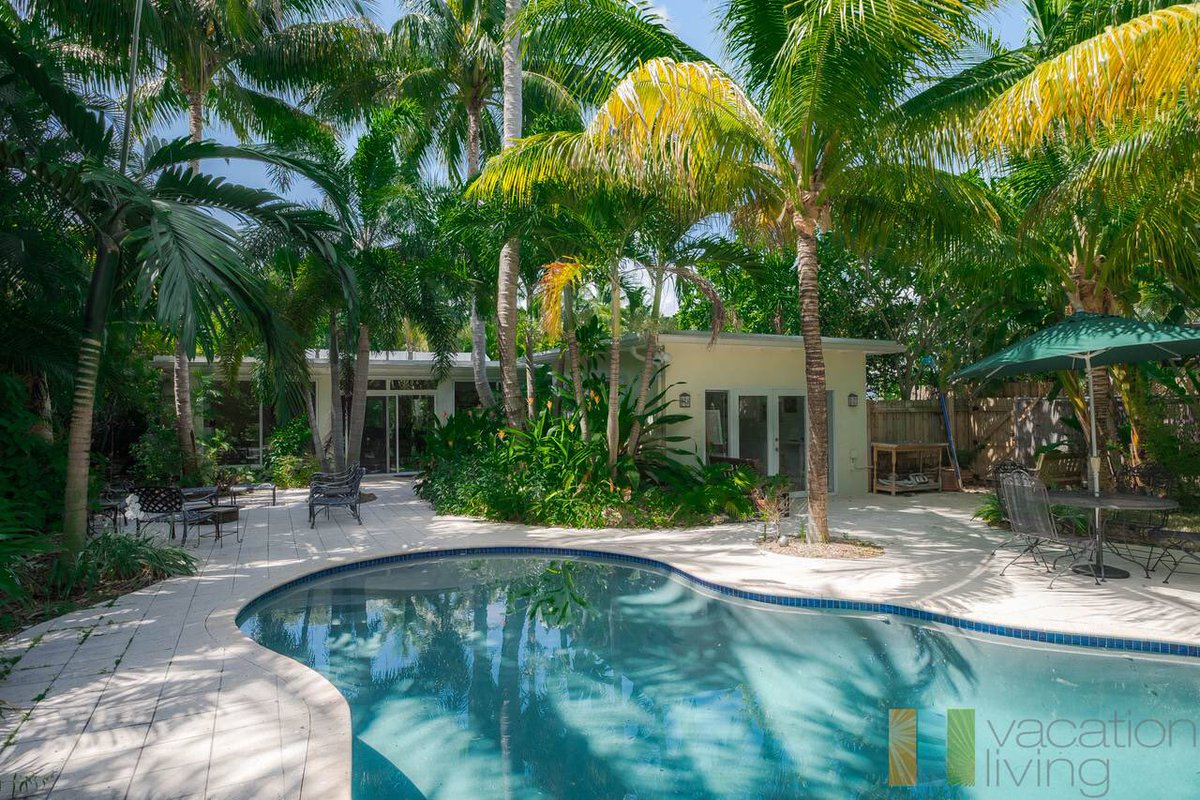 Beat the Florida heat with your own private oasis! The family vacations with a backyard pool are the best ones!
@vacationlivingrentals #vacationliving #familyvacation #familyvacations #pool #oasis #privatepool #privateoasis #bestvacations #mariposa #delraybeach #florida
