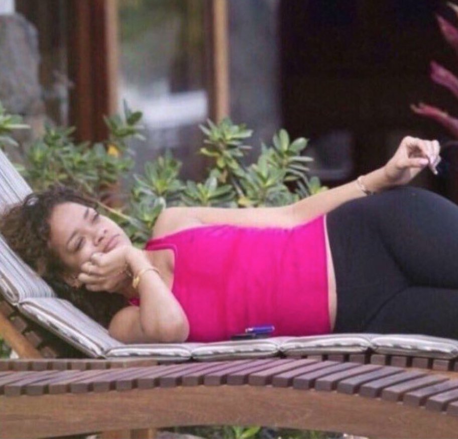 soynormalvale's tweet image. domingo
21:00 de la noche
15216 trabajos que hacer para el lunes

yo