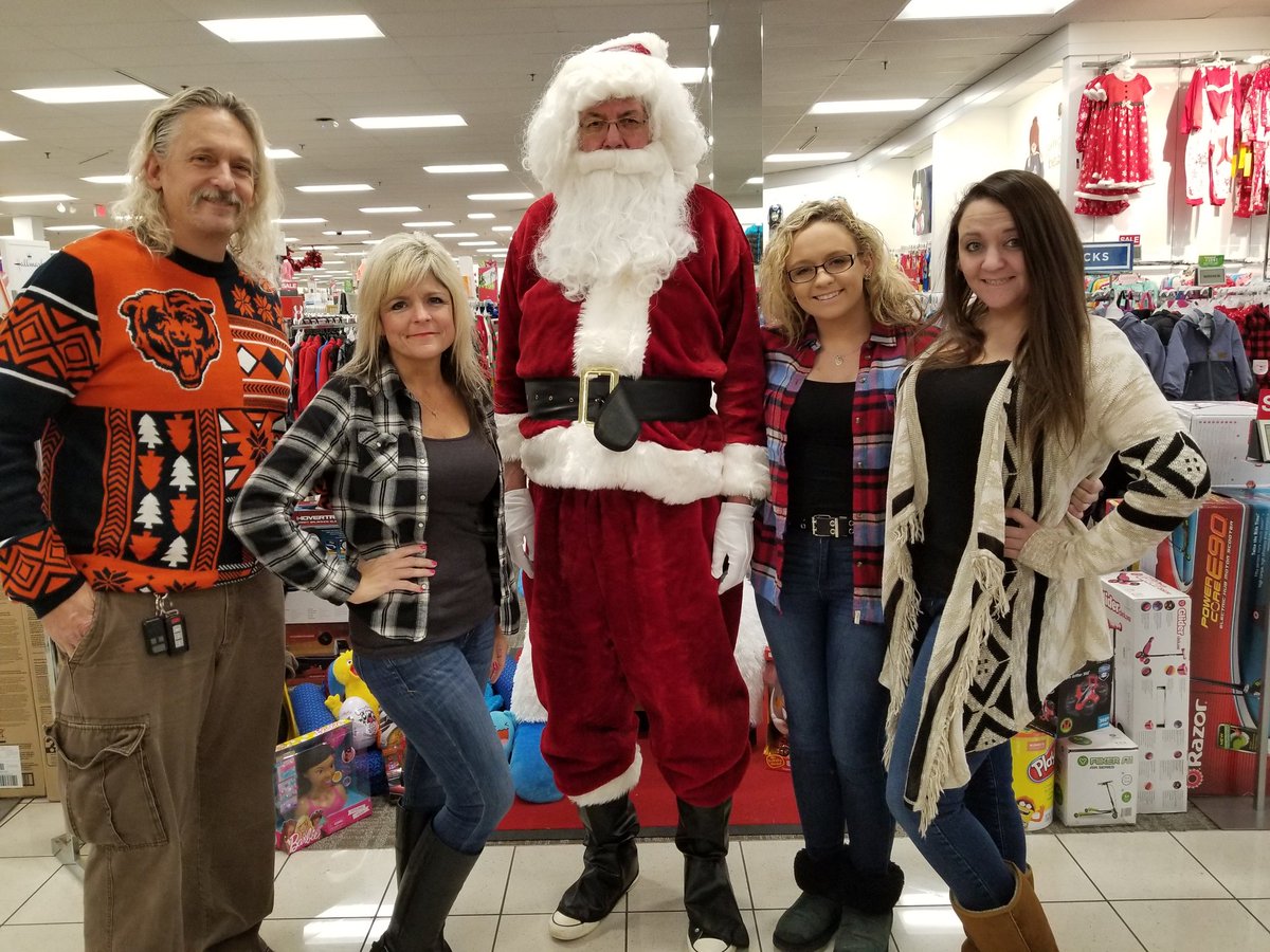 michelejohansen's tweet photo. #FiveStarFan
Not-So-Ugly Christmas Sweater and a visit with Santa!!!
#DaBears
@PNCBank #Sweepstakes @ChicagoBears
#famILY @MrBill667 @PrincessKK1210 @Tiffipoo225 @santa @OfficialSanta #hohoho !
All I want for Christmas is a #ChicagoBears SuperBowl Championship this year! https://t.co/TAqdKjPwu6