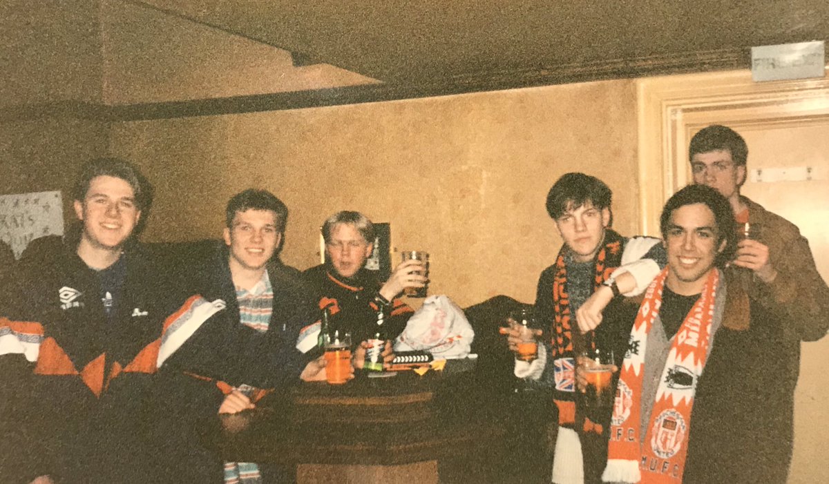 Jones1975's tweet photo. Once upon a time at Dog &amp; The Partridge in 1994😆⚽️💪🏼 #dogandthepartridge #bishopsblaize #oldtrafford #manchester #strongnorwegians🇳🇴 #manchesterunited #unitedno https://t.co/xB4Tsyga92
