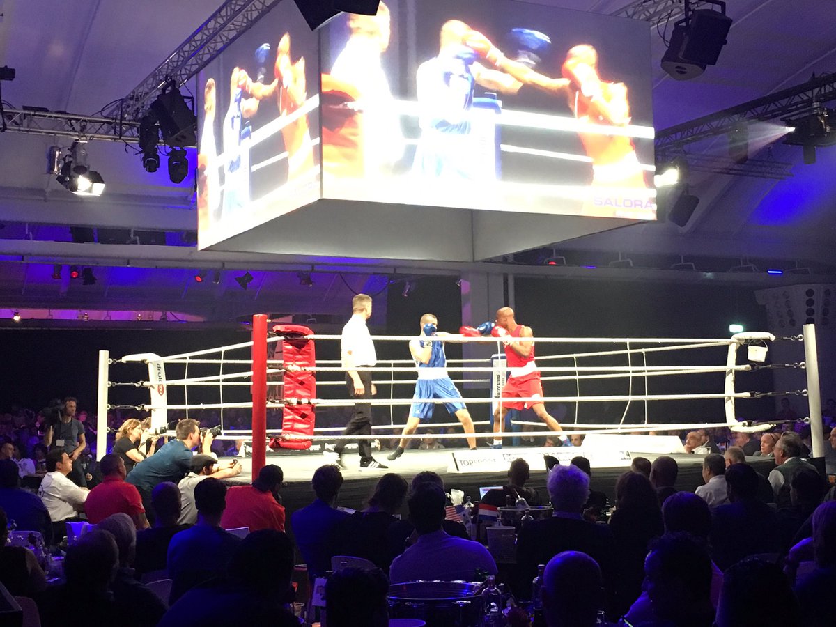 remkovans's tweet photo. Genoten van een fantastische sportavond op een schitterende locatie! Dank @RdamTopsport voor de uitnodiging! #WorldPortBoxing https://t.co/qV7JgLhS9o