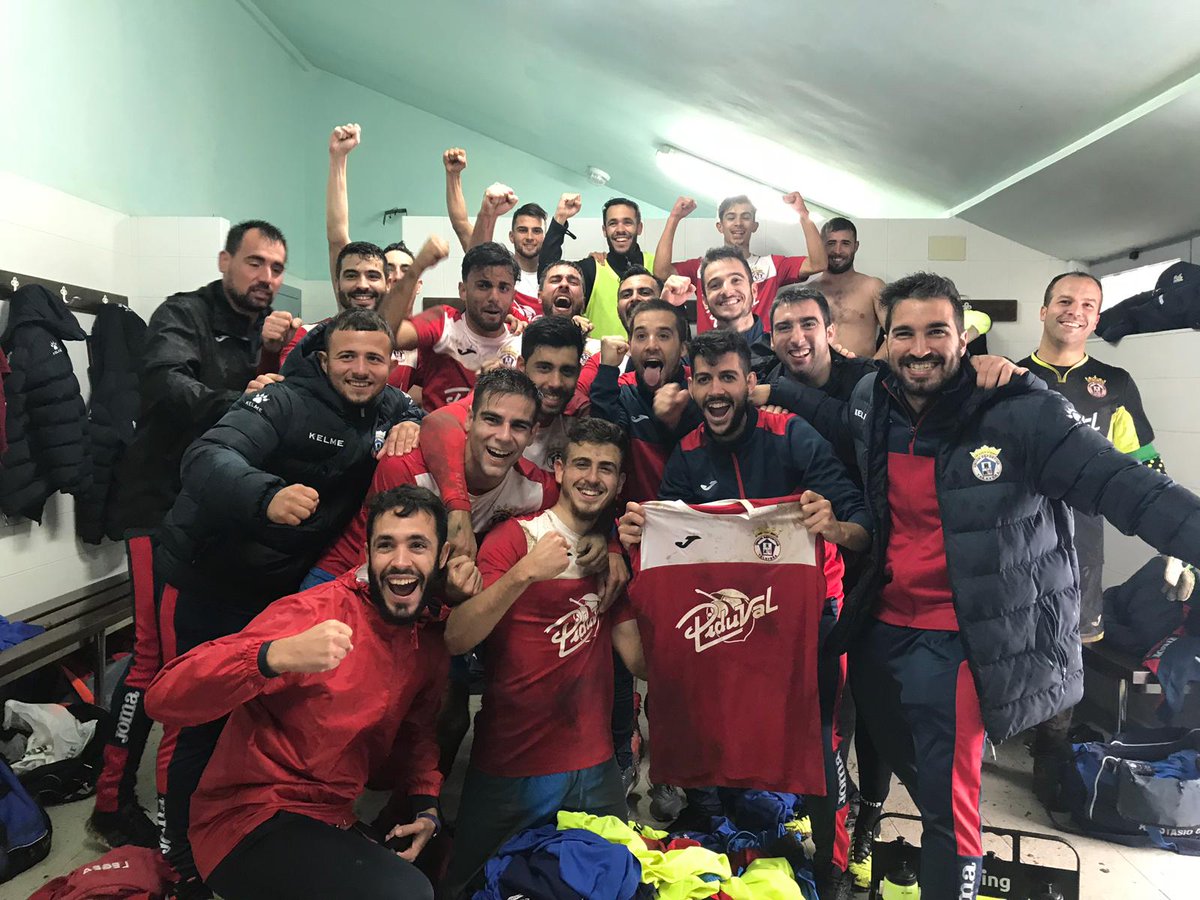 Chiti2301's tweet photo. Esta es mi genteee.... Esta es mi banda aa...... Siiiuuuuuuuuu
Vamos ostias golpe en la mesa... 💪🔴🔵 https://t.co/qv49UL5EXk