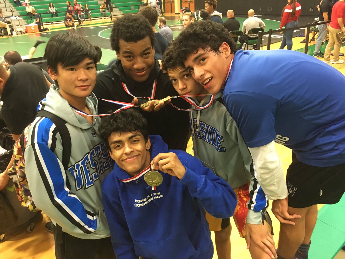WolvesWrestlers's tweet photo. Stsnding Ovation to our #WrestlingTeam Great kick off to the #UILWrestling #wrestlingseason18 @westsidehigh #WolvesWrestlers came back home with 6gold 🥇 1silver🥈2bronce🥉 and a 2nd 🏆as team at #ClearFallsInvitational @whshowlernews #spreadthenews👏👏👏👍🤼♂️🤼♀️ https://t.co/0vNaupcXkc