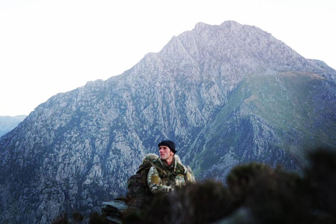 59_Cdo_Sqn's tweet photo. Carnedd Llewelyn (1064m) today during mountain training on Ex WINTER WALKER. Another glorious clear day in the 🏴󠁧󠁢󠁷󠁬󠁳󠁿⛰ with some great views. 

#CommandoSappers #Squadron @Proud_Sappers https://t.co/5fja4y6qsM