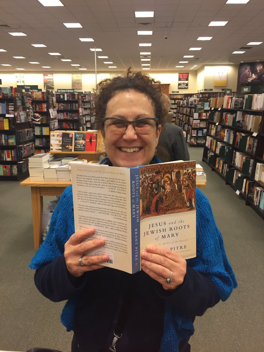 debwerksman's tweet image. #loveyourbookstore #sourcebooks My local Barnes and Noble Milford CT!