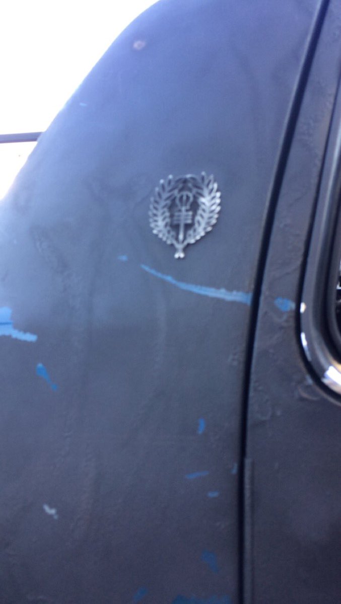 lovelycraving's tweet image. so, we found the car they burn on stage, and i didnt realize how much detail they put into it @TOPUPDATERS