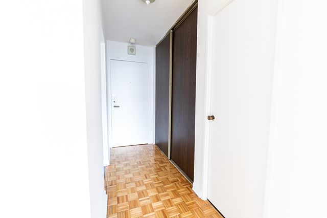 lechatelmtl's tweet photo. Starting at $1,200/month, our one bedroom apartments are the ideal space for couples, families or students looking for practical amenities and proximity to the best areas of Montreal. #lechatelmtl
.
À partir de 1 200$/mois, nos appartements d'une chambre sont l'espace idéal … https://t.co/4plwrrCxXt