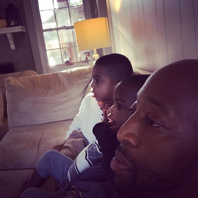 thatguyJamal's tweet photo. We are all engaged in this Sesame Street episode about Thanksgiving. #naptime #itwasshortlived #ethanlaterhitejandelbowedmeinthethroat #fatherhood #dadlife #lovemyboys #itsEJ #HeresEthan #howdoesElmodoit https://t.co/4TKJarJpg8
