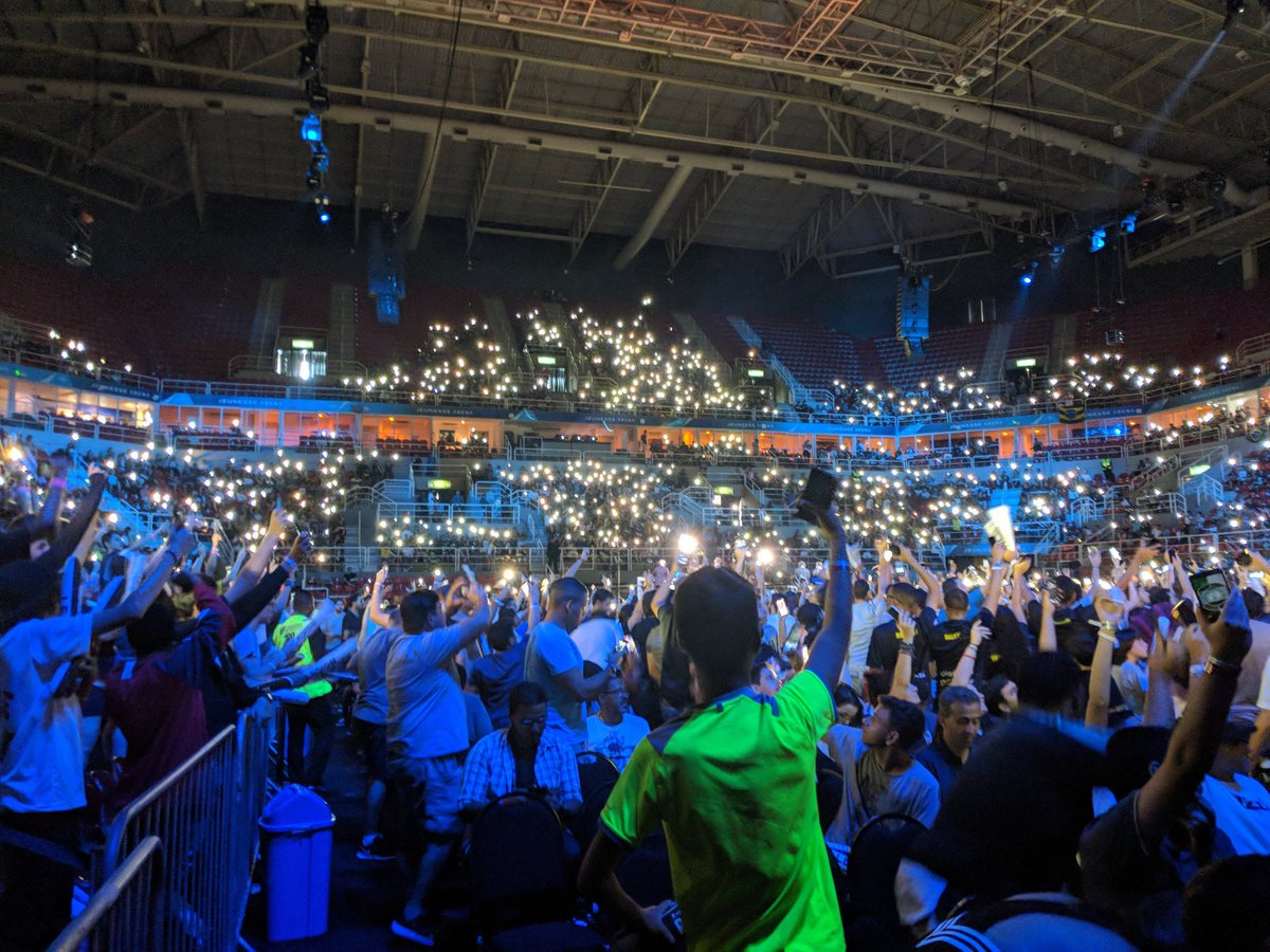jojubba04's tweet photo. BAGULHO TÁ LINDO DEMAIS AQUI!!! #PLFinal #FaZeUp https://t.co/Lsw8avWZUR