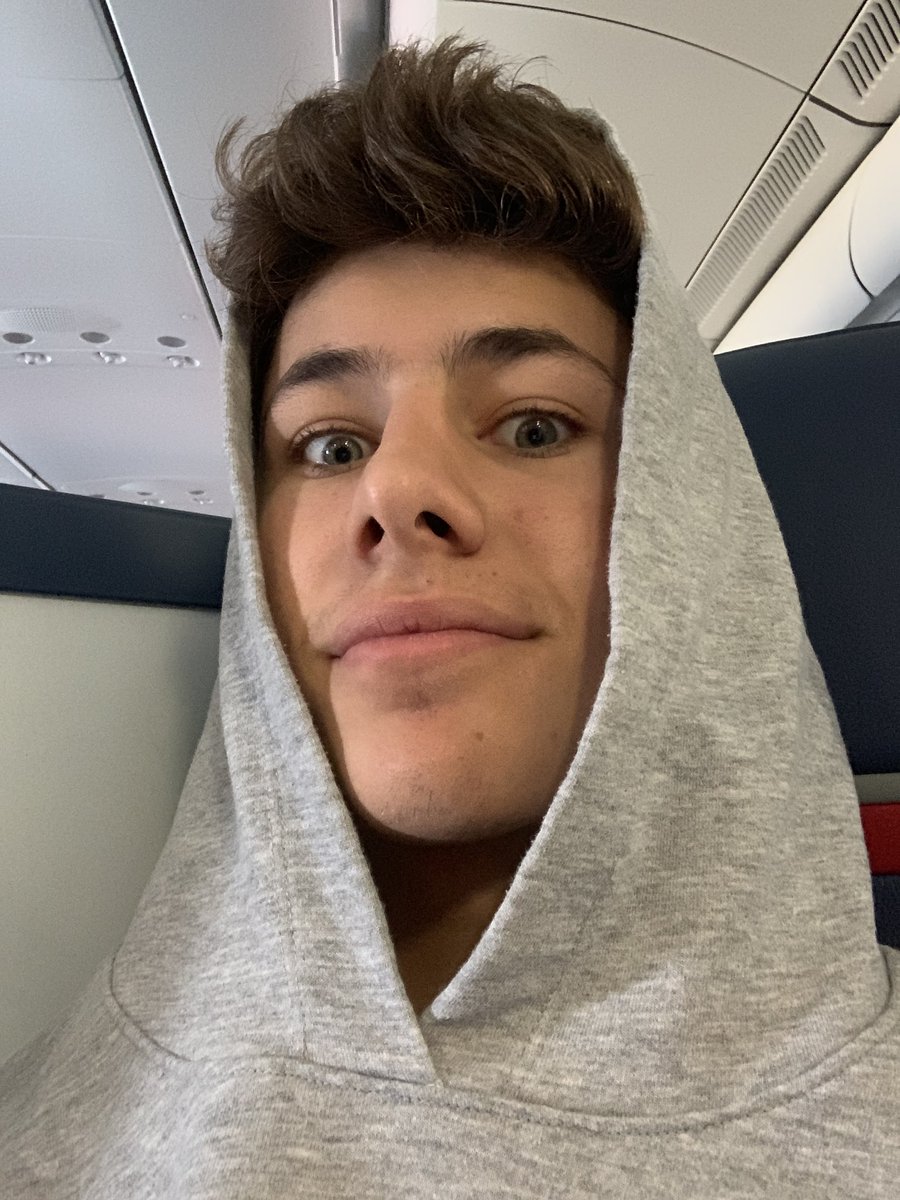 JuanpaZurita's tweet photo. Pequeños! ⚡️ 

Hoy arranca otra aventura. Vamos a el otro lado del mundo y estoy muy emocionado. ✈️ 

Donde creen que voy? 🌍 https://t.co/XTsjjrYa8G