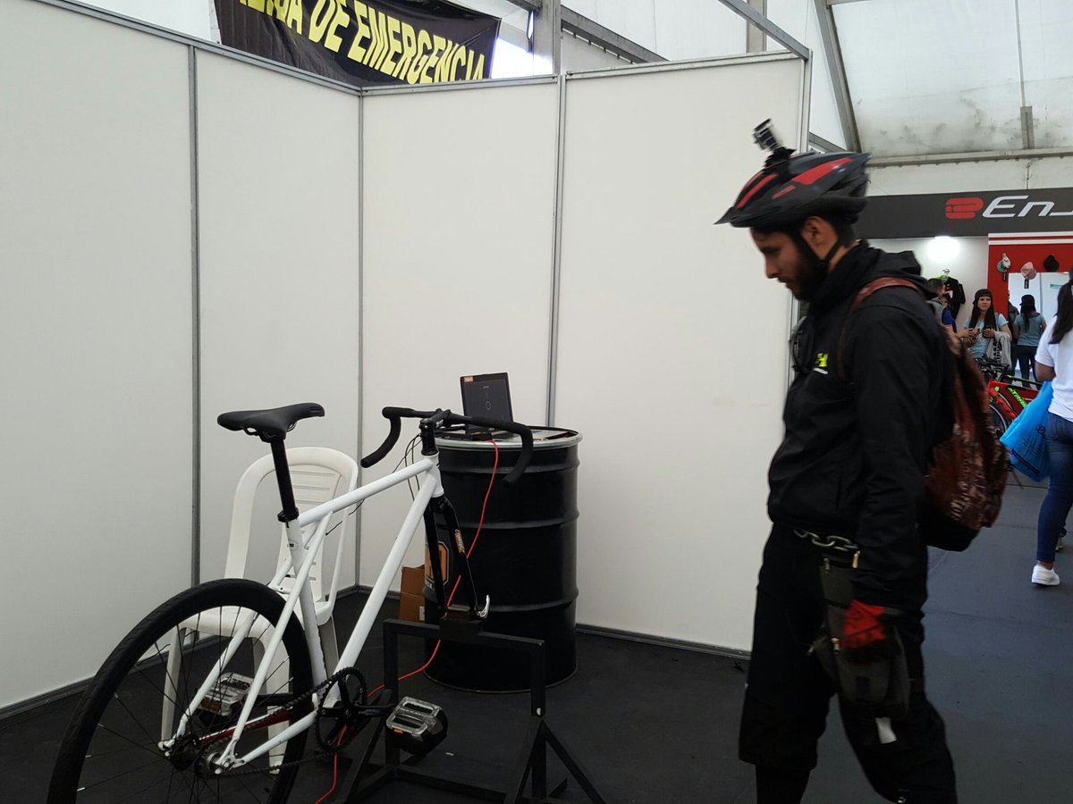 ExpoBikeCol's tweet photo. En contados minutos iniciará nuestro concurso de #GoldSprint en #ExpoBike más de 20 amantes de la bici medirán su energía https://t.co/4rCMUBEHcW