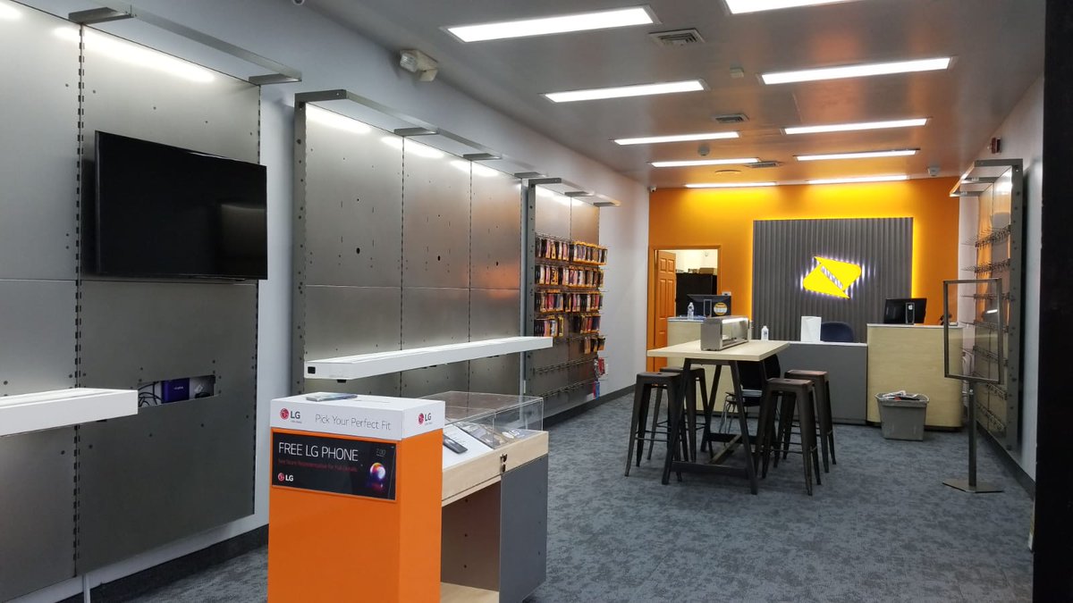 boostmobile1199's tweet photo. SUPRISE!!!!
Welcome to the #New @boostmobile1199. @luishyperlink @RRicafortSPG @spgwill @shawnatspg @hyperlinkusa @vfiori56 @bCityWireless4 @TeaneckNJGov @mshannon1126 @bmobile572ws https://t.co/6bChD5C8Ul