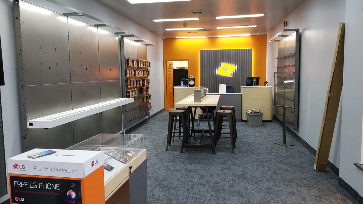 boostmobile1199's tweet photo. SUPRISE!!!!
Welcome to the #New @boostmobile1199. @luishyperlink @RRicafortSPG @spgwill @shawnatspg @hyperlinkusa @vfiori56 @bCityWireless4 @TeaneckNJGov @mshannon1126 @bmobile572ws https://t.co/6bChD5C8Ul