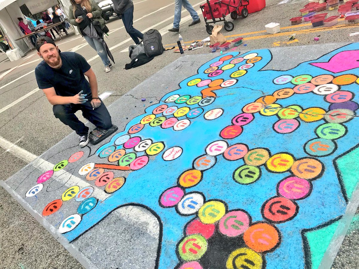 Thank you, @ddddeevvvoooo from the @astros and @Via_Colori for the vibrant paintings and chalk murals on the streets surrounding city hall. We loved seeing everyone’s creative and colorful work. 👨‍🎤 🎨