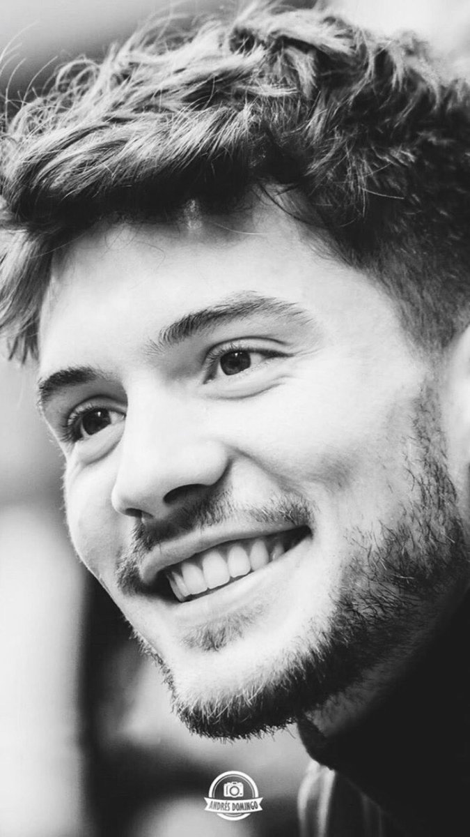 archivecarlosrt's tweet photo. No se puede tner una sonrisa mas bonita..⭐️🌙 #CarlosRigh18NOV #OTDirecto18NOV @carlosot2018 https://t.co/jBh583eZ0I